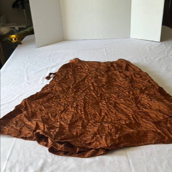 Chic Rust Crinkled Skirt - Picture 5 of 7